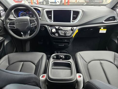 New 2027 Chrysler Pacifica Select FWD image 7