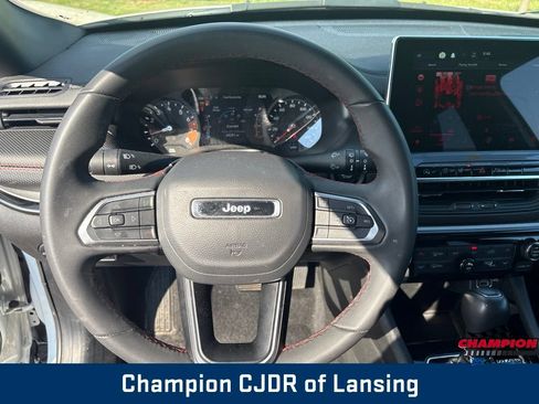 Used 2025 Jeep Compass Trailhawk AWD/4WD image 20