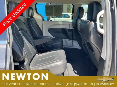 Used 2022 Chrysler Pacifica Touring-L FWD image 31