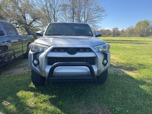 Used 2016 Toyota 4Runner SR5 image 10