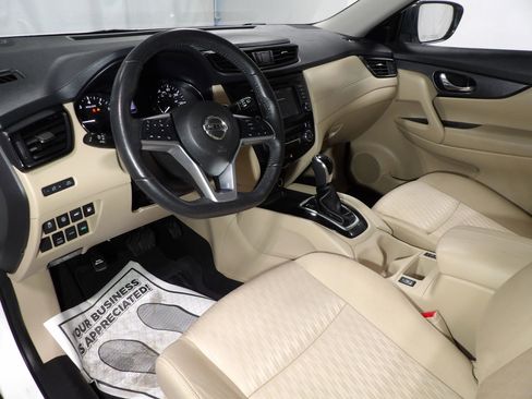 Used 2019 Nissan Rogue SV image 10