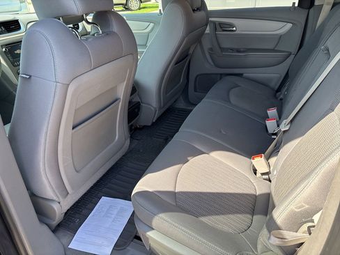 Used 2017 Chevrolet Traverse LS FWD image 9