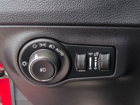 Used 2020 Jeep Compass Latitude FWD image 17