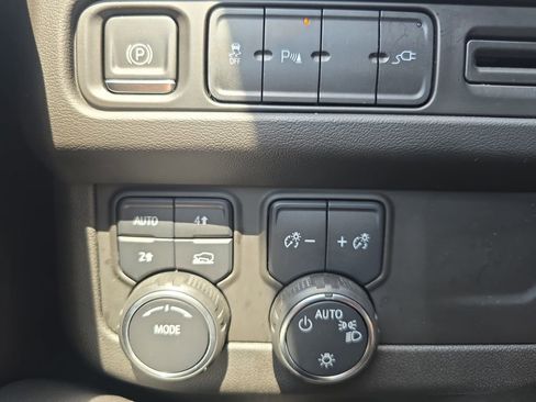 Used 2021 Chevrolet Tahoe LT AWD/4WD image 22