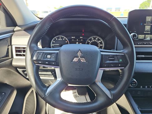 Used 2024 Mitsubishi Outlander SE AWD/4WD image 12