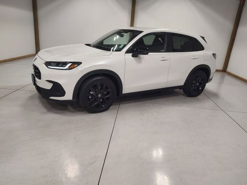 Used 2023 Honda HR-V Sport image 4