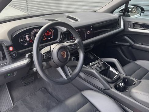 Certified 2024 Porsche Cayenne image 4