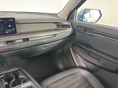 Used 2024 Kia EV9 Land image 13