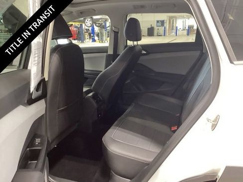 Used 2023 Volkswagen Taos SE w/ Panoramic Sunroof Package AWD/4WD image 12