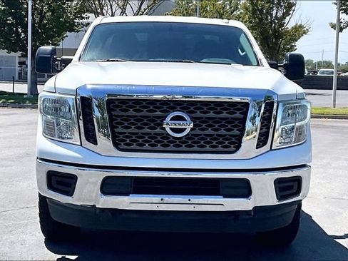 Used 2017 Nissan Titan SV RWD image 3