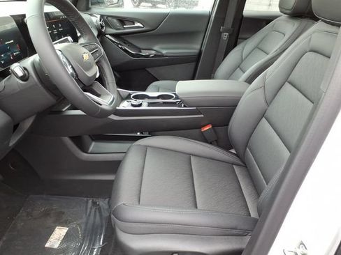 New 2026 Chevrolet Equinox LT w/ Convenience Package II FWD image 6