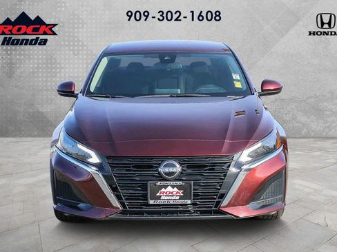 Used 2023 Nissan Altima 2.5 SV image 2
