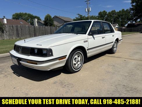 Used 1987 Oldsmobile Cutlass Ciera Sedan FWD image 1