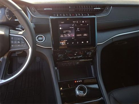 Certified 2025 Jeep Grand Cherokee L Laredo image 8