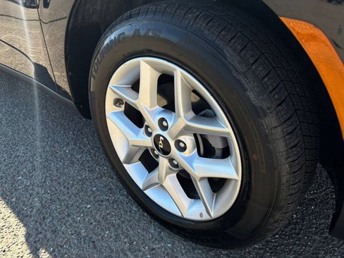 Used 2025 Kia Soul LX w/ LX Technology Package FWD image 28