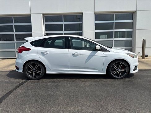 Used 2016 Ford Focus ST FWD image 3