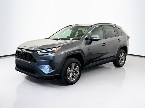 Used 2025 Toyota RAV4 XLE AWD/4WD image 3
