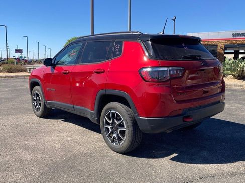 Used 2025 Jeep Compass Trailhawk image 7