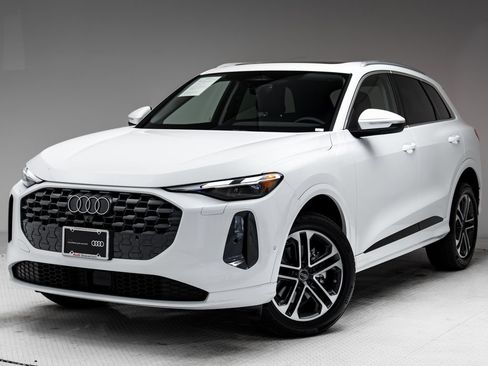 Certified 2025 Audi Q5 Premium w/ Convenience Package AWD/4WD image 1