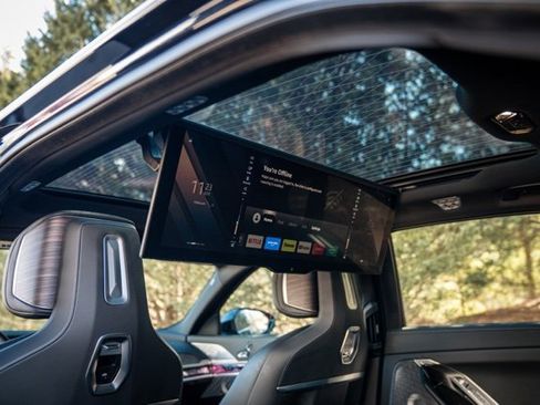 Used 2023 BMW i7 xDrive60 w/ Executive Package 2 image 43