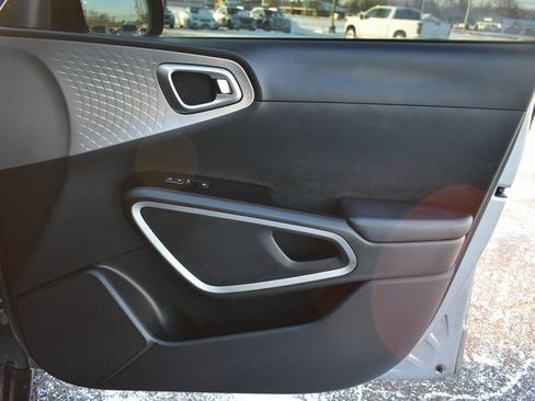 Used 2023 Kia Soul LX image 35