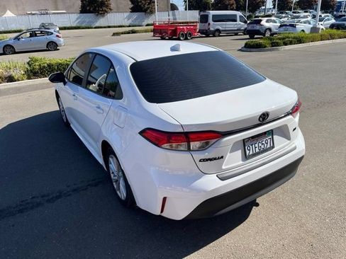 Used 2025 Toyota Corolla LE w/ LE Premium Package FWD image 5