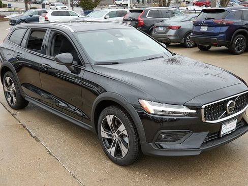 New 2026 Volvo V60 B5 Cross Country Plus w/ Climate Package image 4