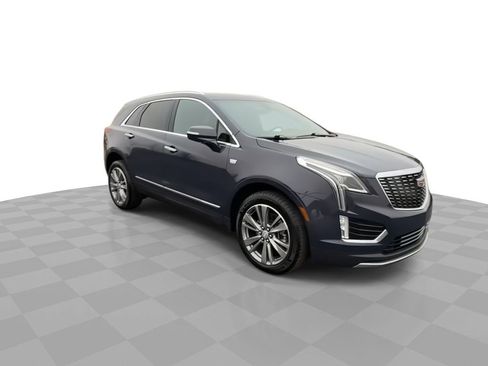 Used 2025 Cadillac XT5 Premium Luxury image 2