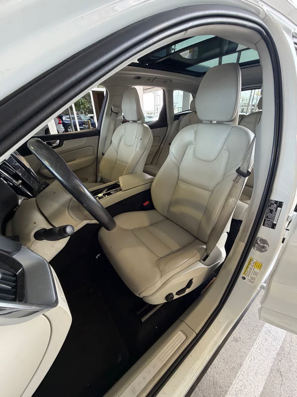 Used 2020 Volvo XC60 T5 Momentum FWD image 13