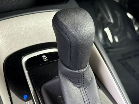 Used 2020 Toyota Corolla LE w/ LE Convenience Package FWD image 17