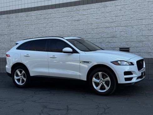 Used 2018 Jaguar F-PACE Premium image 4