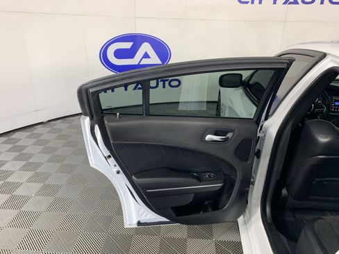 Used 2016 Dodge Charger R/T Scat Pack w/ Technology Group RWD image 30