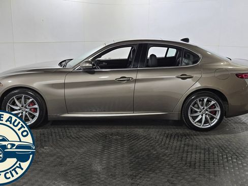 Used 2019 Alfa Romeo Giulia AWD image 4