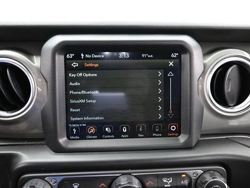 Used 2022 Jeep Wrangler Unlimited Sahara AWD/4WD image 12