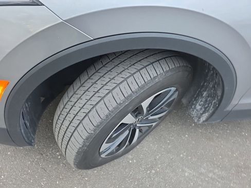 Used 2024 Volkswagen Tiguan S image 9