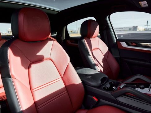 Used 2024 Porsche Cayenne Coupe image 38