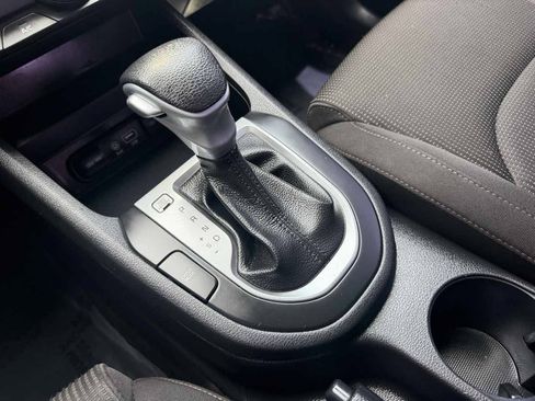 Used 2020 Kia Forte LXS FWD image 13