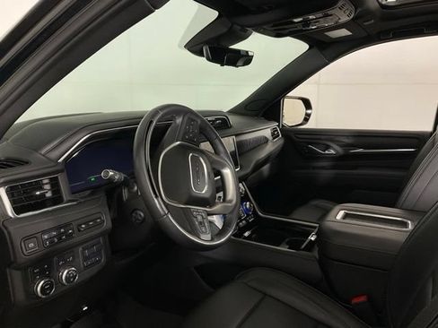Used 2024 GMC Yukon Denali w/ Denali Reserve Package AWD/4WD image 19