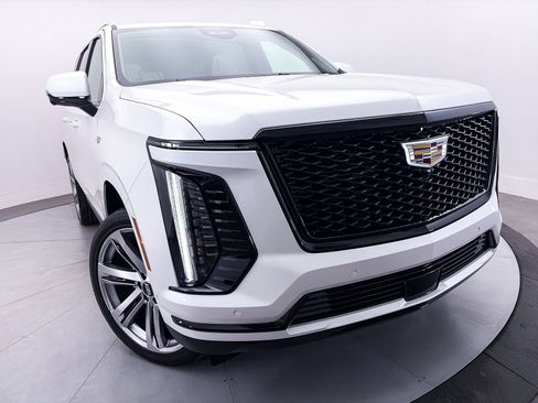 Used 2025 Cadillac Escalade Sport Platinum AWD/4WD image 3