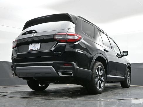Used 2025 Honda Pilot Elite image 32