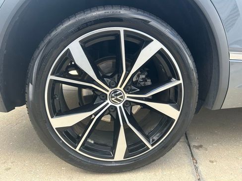 Used 2024 Volkswagen Tiguan SEL R-Line image 28