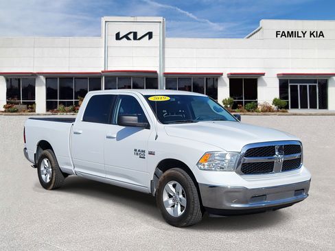 Used 2019 RAM 1500 Classic SLT image 1