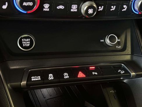 Used 2024 Audi Q3 2.0T Premium image 33