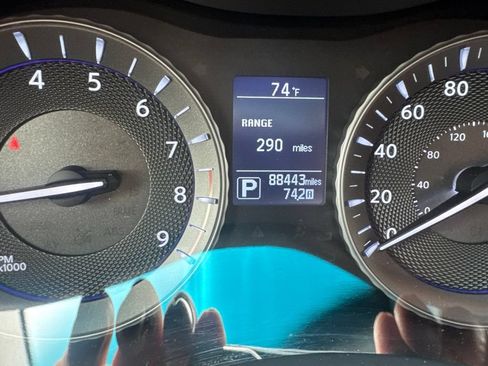Used 2016 INFINITI Q70 3.7 RWD image 10