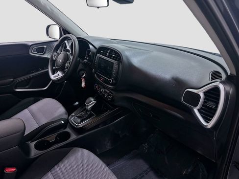 Used 2023 Kia Soul LX w/ LX Technology Package FWD image 28