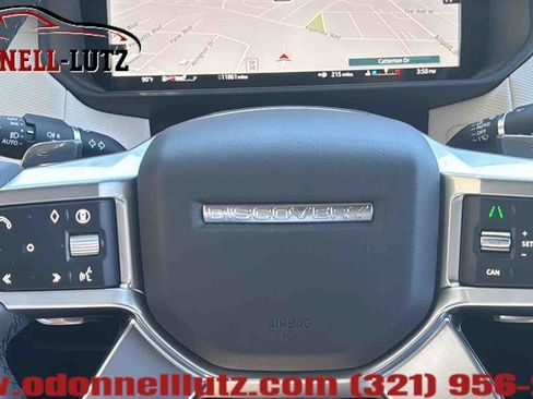 Used 2024 Land Rover Discovery Dynamic SE AWD/4WD image 17