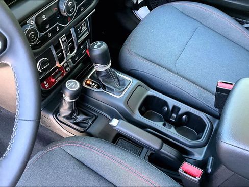 Used 2026 Jeep Wrangler Unlimited Rubicon AWD/4WD image 17
