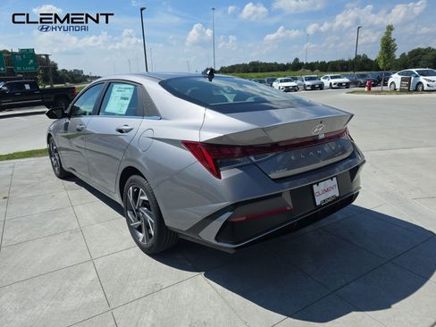 New 2025 Hyundai Elantra SEL image 8