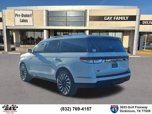 Used 2024 Lincoln Navigator Reserve AWD/4WD image 2