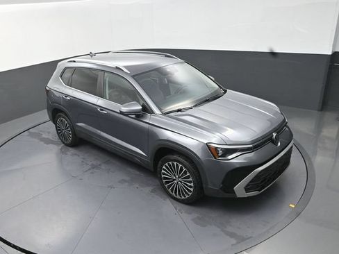 Used 2026 Volkswagen Taos SE FWD image 22